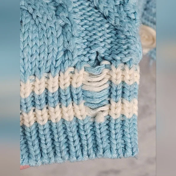 Taylor Swift Purple and Blue Cardigans - Picture 13 of 13